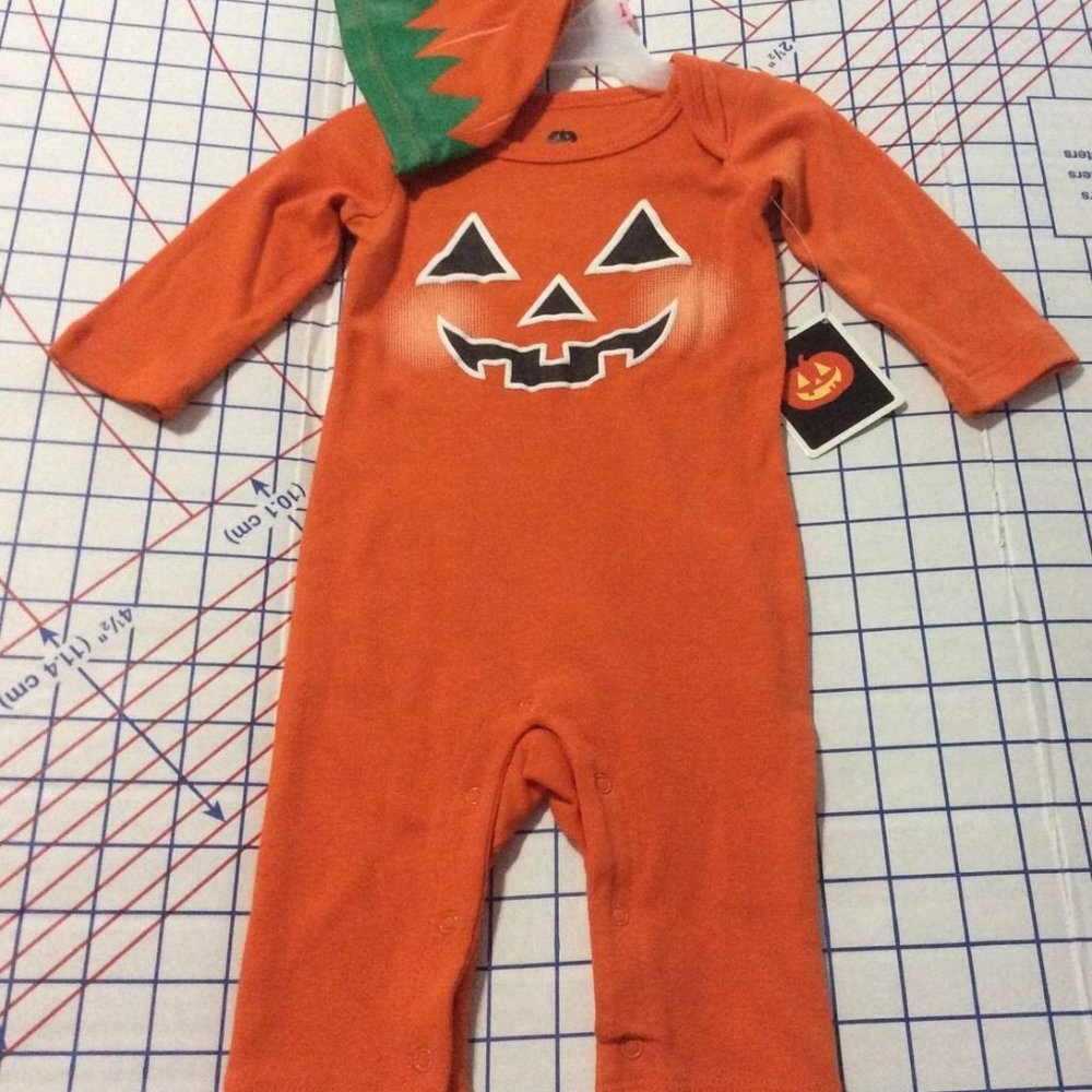 NWT PUMPKIN SMILEY FACE one piece sleeper costume